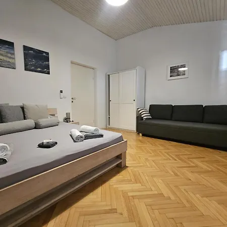 Mirna מאקרסקה