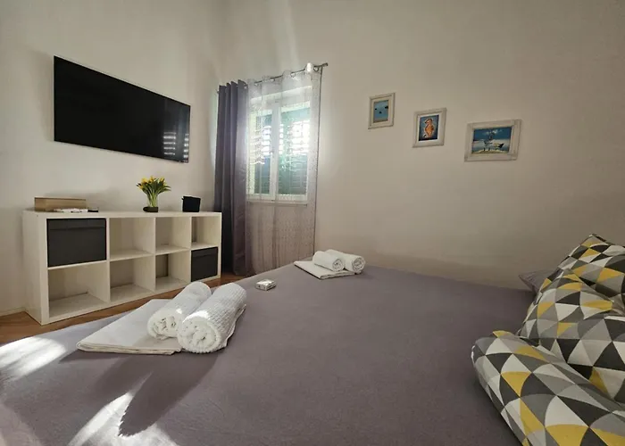 Mirna מאקרסקה